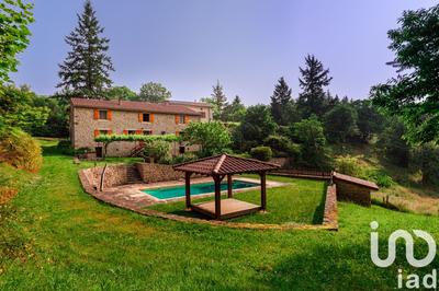 Maison - 215 m² - 6 pièces