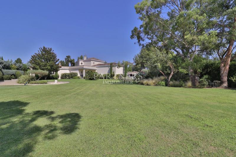 Maison - 320 m² - 8 pièces