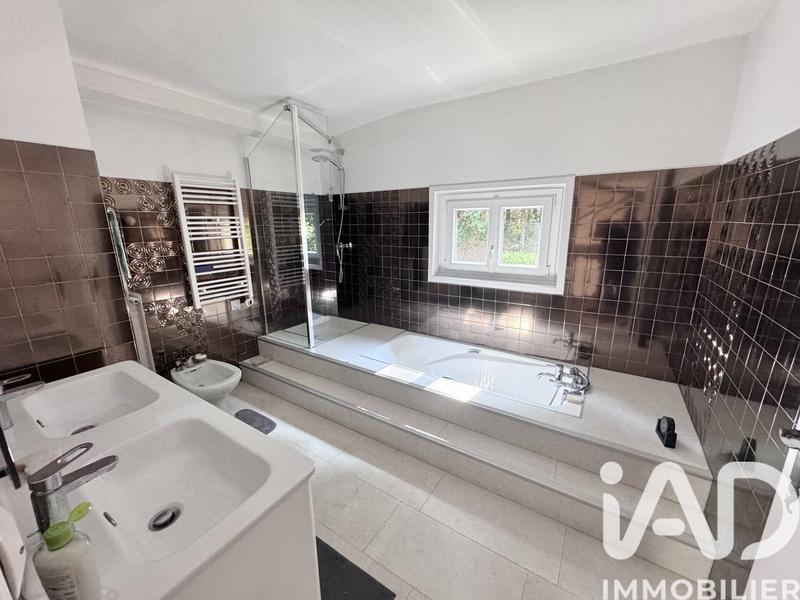 Maison - 183 m² - 7 pièces