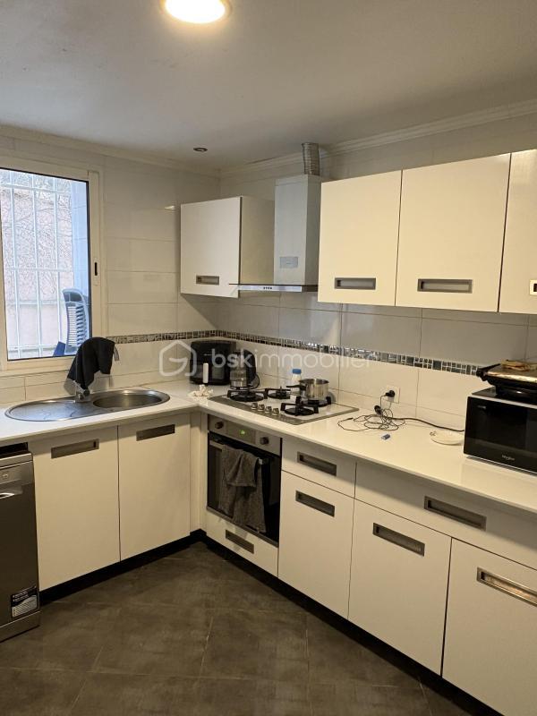 Maison - 240 m² - 11 pièces