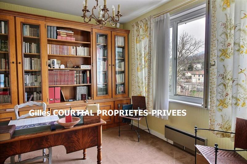 Maison - 302 m² - 12 pièces