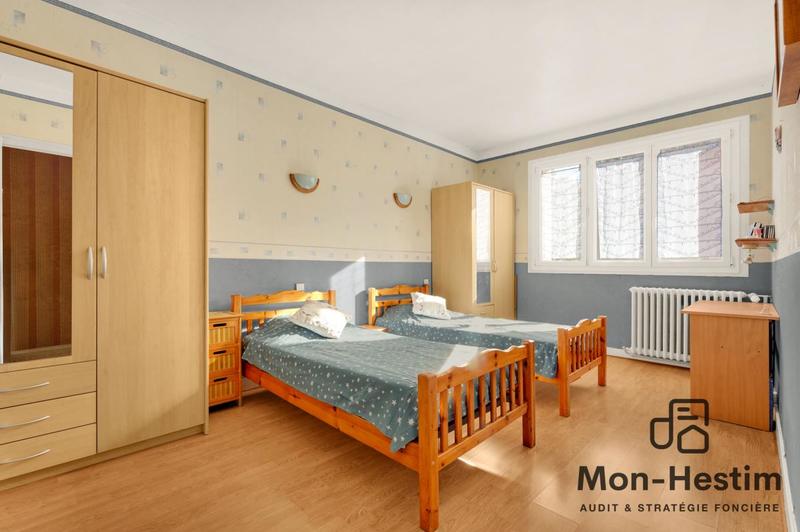 Maison - 263 m² - 11 pièces