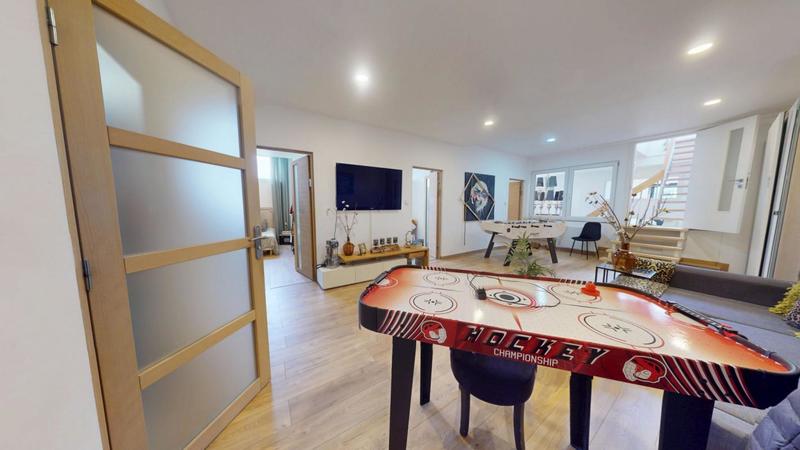 Maison - 291 m² - 9 pièces