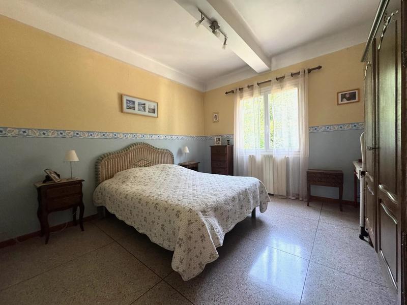 Maison - 237 m² - 9 pièces