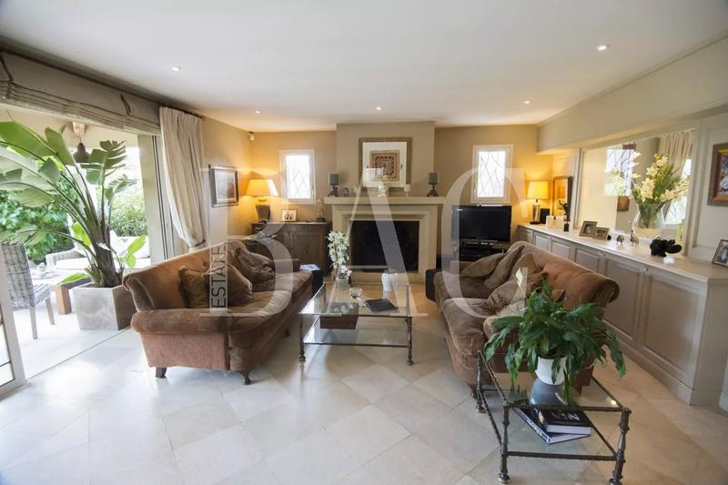 Villa - 402 m² - 12 pièces