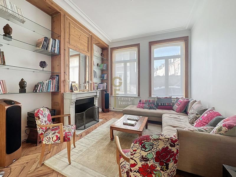 Maison - 210 m² - 8 pièces