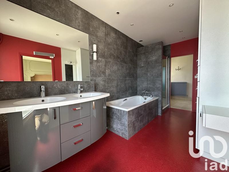 Maison - 267 m² - 7 pièces