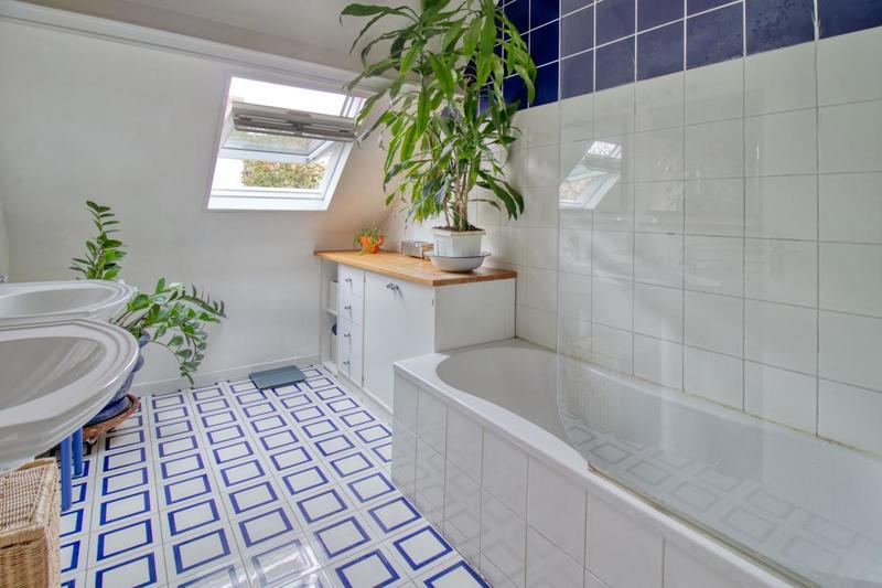 Maison - 225 m² - 8 pièces