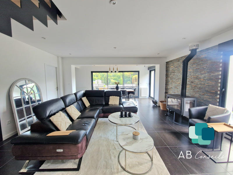Maison contemporaine - 371 m² - 6 pièces