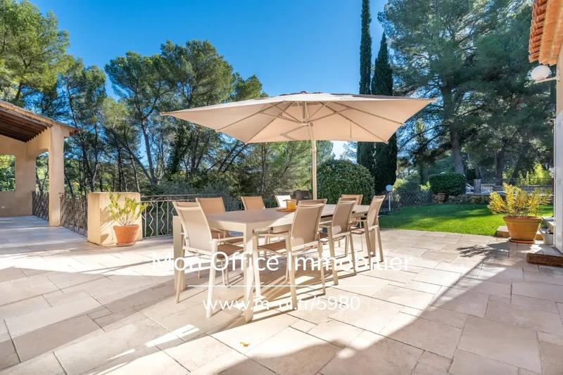 Villa - 250 m² - 7 pièces