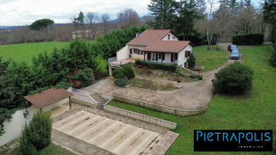 Maison - 245 m² - 10 pièces