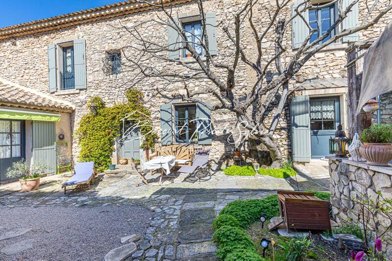 Maison - 208 m² - 8 pièces