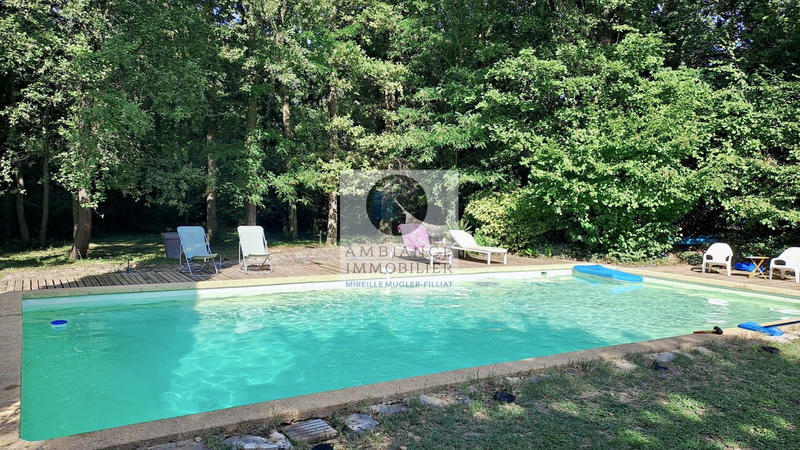 Maison - 230 m² - 9 pièces