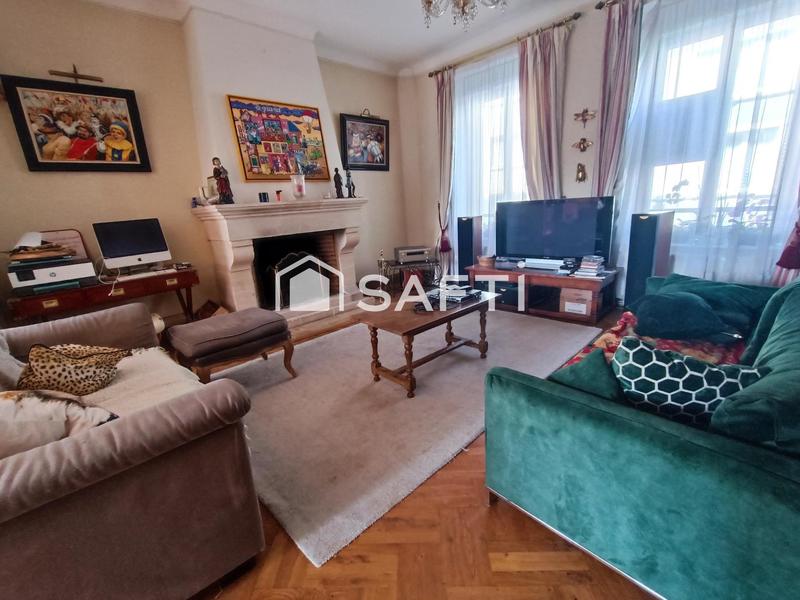 Maison - 245 m² - 7 pièces