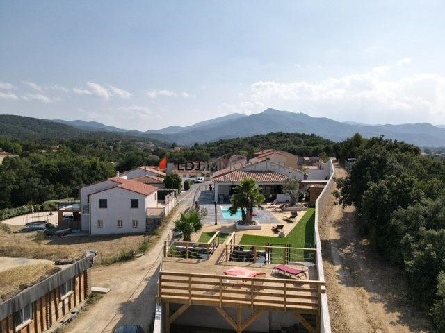 Villa - 200 m² - 5 pièces