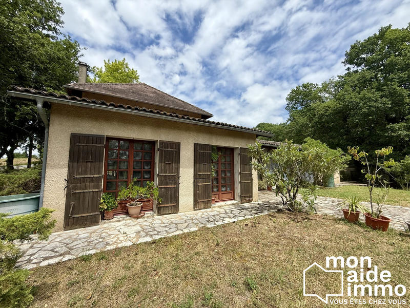 Maison - 240 m² - 8 pièces