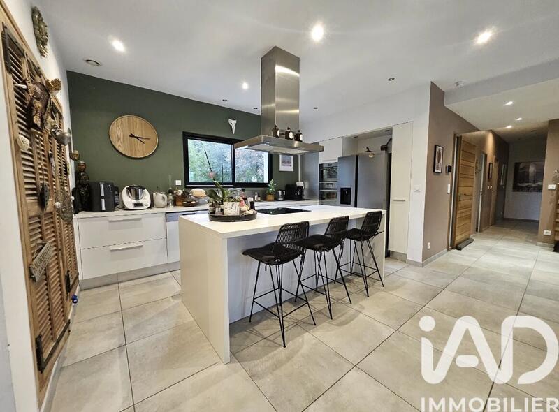 Maison - 290 m² - 1 pièce