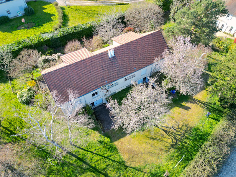 Maison - 260 m² - 8 pièces