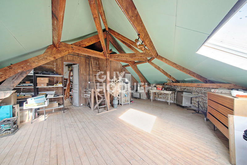 Maison - 261 m² - 13 pièces