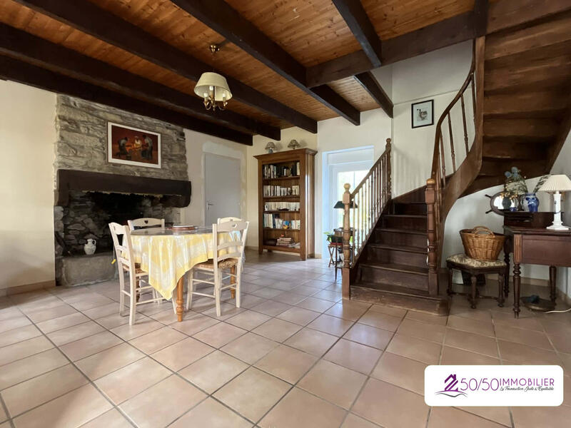 Maison ancienne - 177 m² - 8 pièces