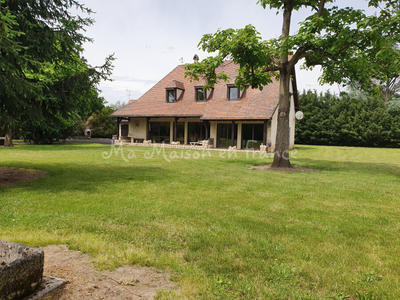 Maison - 300 m² - 11 pièces