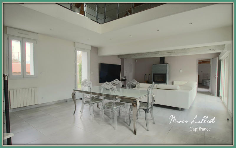 Maison - 360 m² - 10 pièces