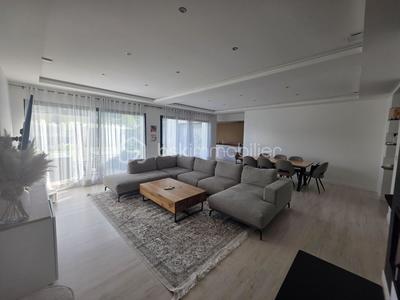 Maison - 240 m² - 6 pièces