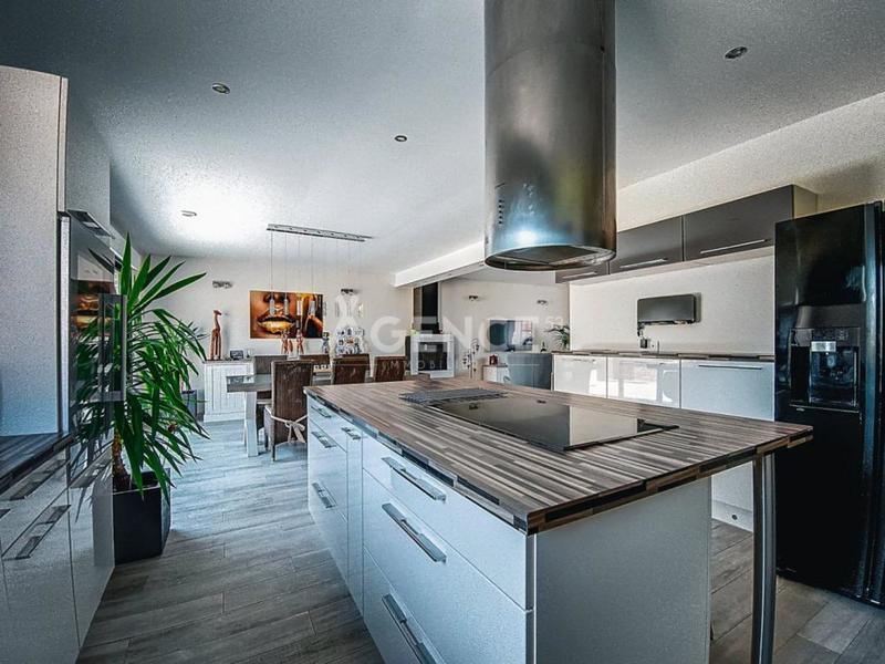 Propriété - 200 m² - 5 pièces