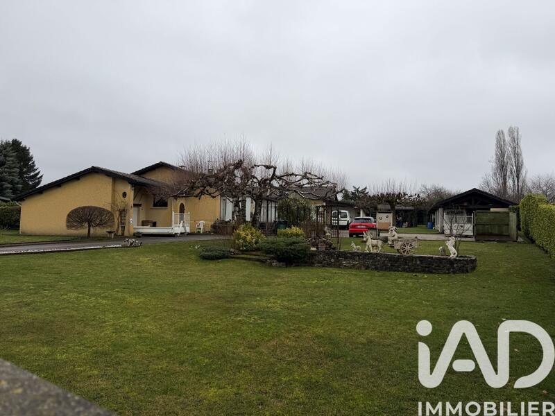 Maison - 180 m² - 9 pièces