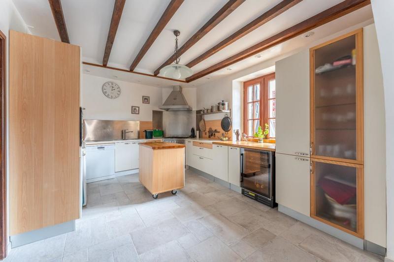 Maison - 300 m² - 11 pièces