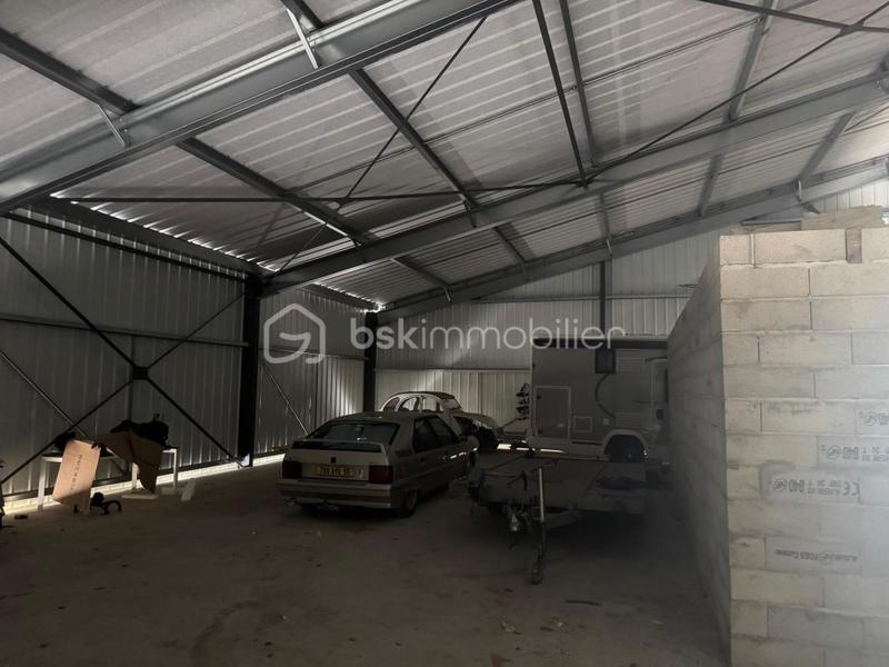 Local d'activité / Entrepôt - 900 m² - 3 pièces