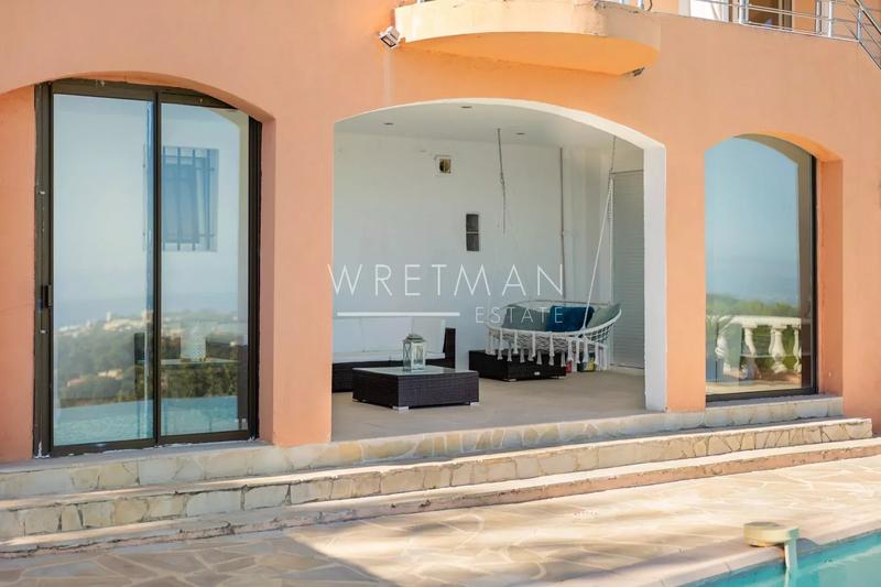 Villa - 318 m² - 13 pièces