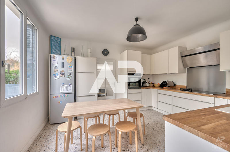 Maison - 206 m² - 10 pièces