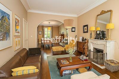 Maison - 304 m² - 9 pièces