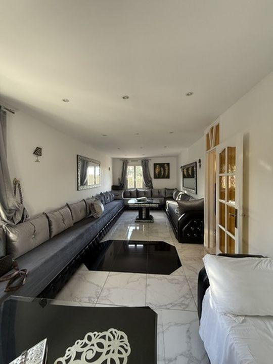 Maison - 180 m² - 5 pièces