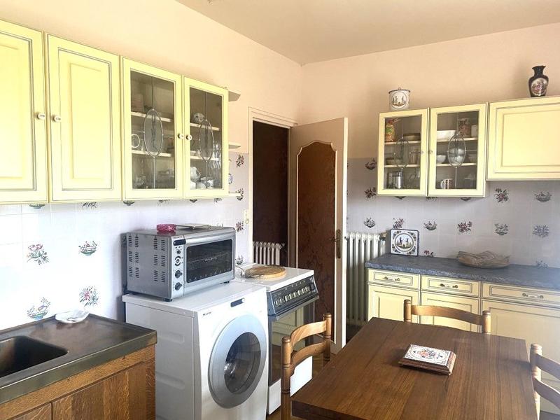 Maison - 240 m² - 8 pièces