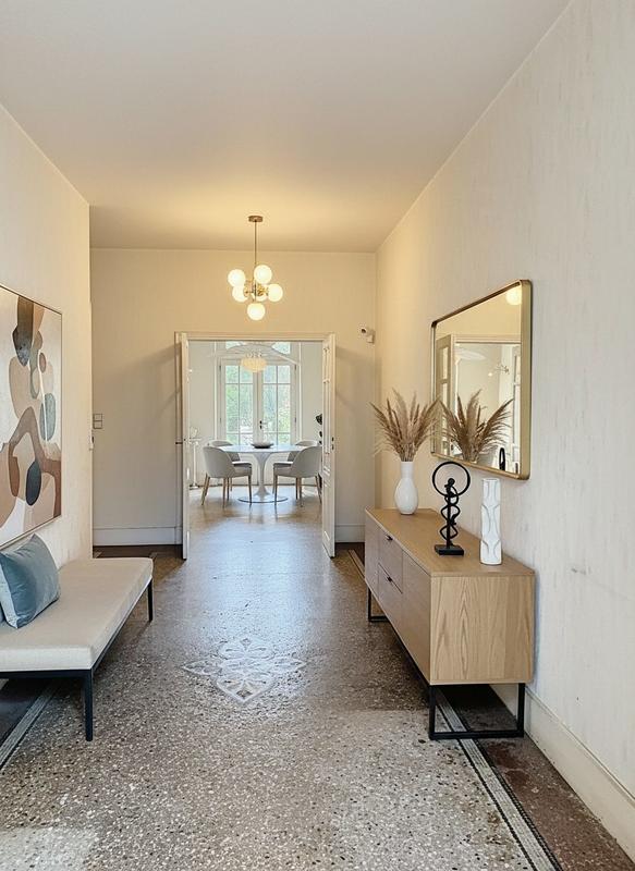 Maison - 220 m² - 6 pièces