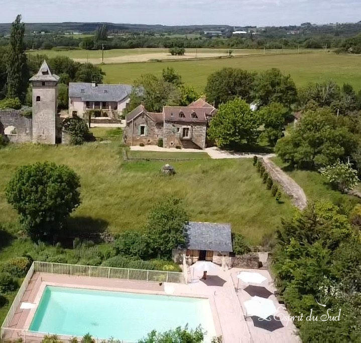 Maison - 245 m² - 11 pièces