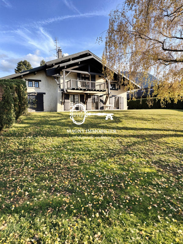 Maison - 220 m² - 7 pièces