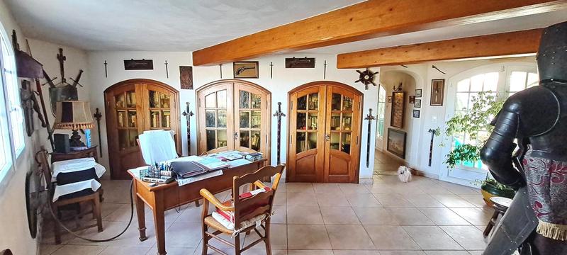 Propriété - 255 m² - 9 pièces