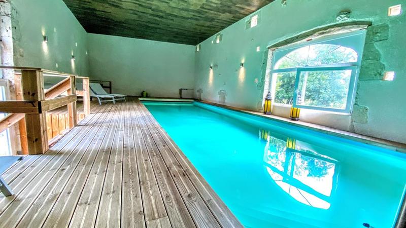 Château - 943 m² - 24 pièces