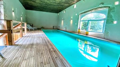 Château - 943 m² - 24 pièces