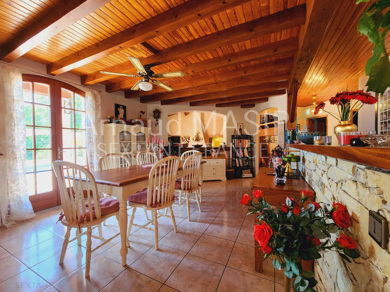 Maison - 217 m² - 8 pièces