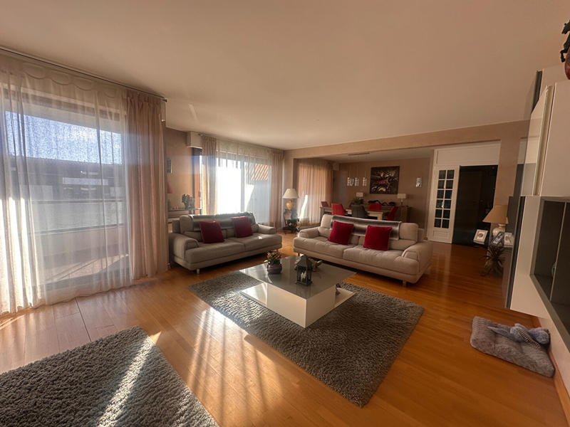 Appartement - 140 m² - 5 pièces