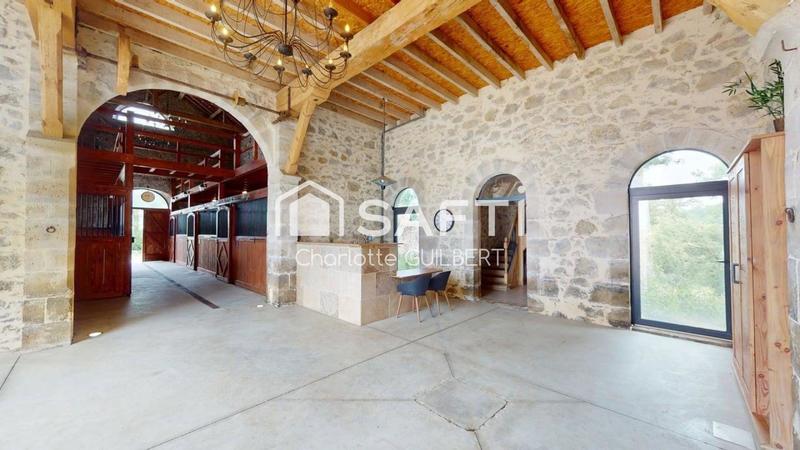 Maison - 265 m² - 6 pièces