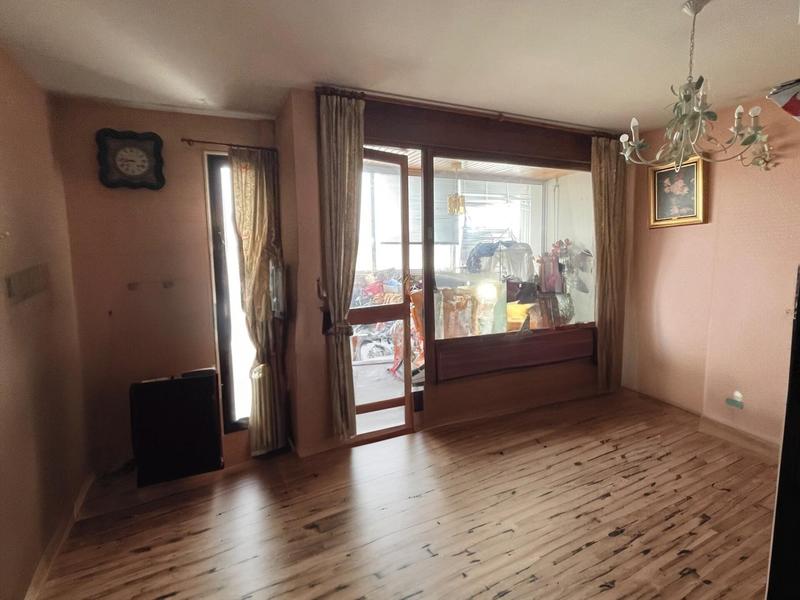 Appartement - 96 m² - 6 pièces