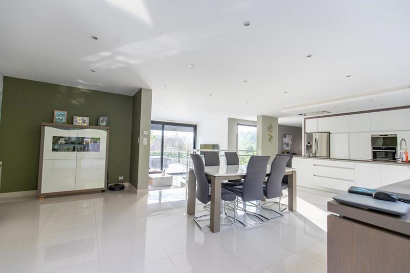 Maison - 238 m² - 8 pièces