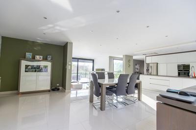 Maison - 238 m² - 8 pièces