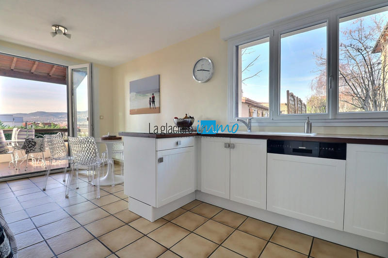 Maison traditionnelle - 240 m² - 7 pièces