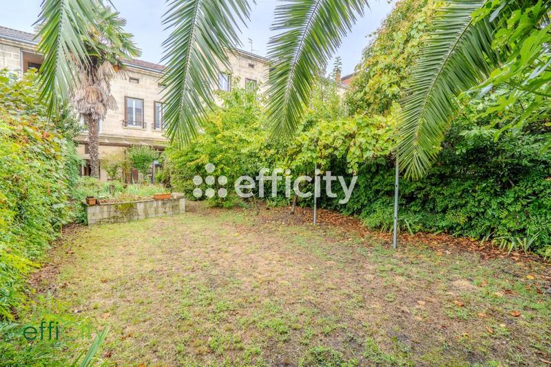 Maison - 220 m² - 9 pièces